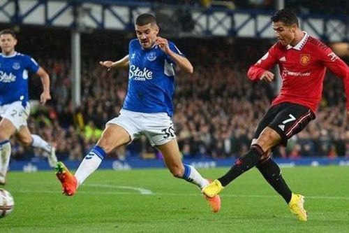 Ronaldo ghi bàn thứ 700, Man.United lần thứ 100 thắng ngược dòng