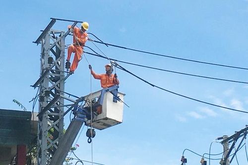 Di dời và hạ ngầm hệ thống lưới điện tại nút giao thông Ngọc Hội
