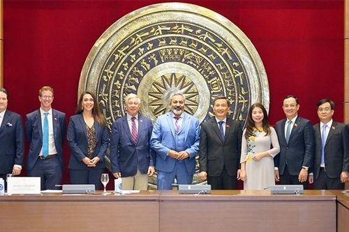 Chủ nhiệm Ủy ban Khoa học, Công nghệ và Môi trường Lê Quang Huy làm việc với Đoàn nghị sĩ Hạ viện Hoa Kỳ