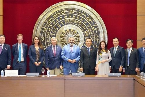 Chủ nhiệm Ủy ban Khoa học, Công nghệ và Môi trường Lê Quang Huy làm việc với Đoàn nghị sĩ Hạ viện Hoa Kỳ