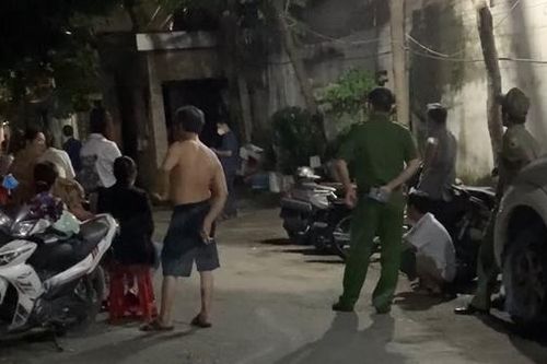 Giành chỗ phơi đồ trong phòng trọ, 1 người bị đâm tử vong