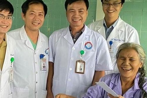 Nối thành công cẳng tay cho người bị máy cưa cắt lìa