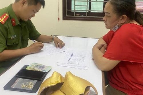 Vờ về quê ăn cưới, osin quay trở lại cửa sau, chôm tiền, tài sản gia chủ
