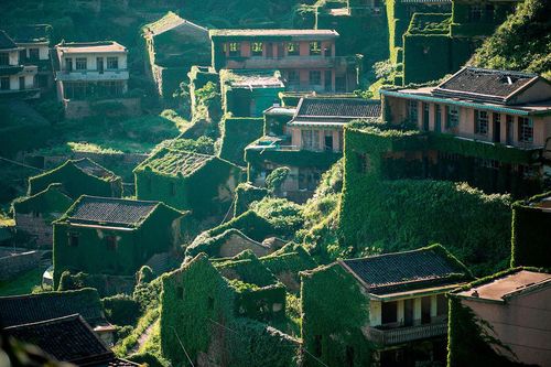 Làng cổ bị thiên nhiên 'nuốt chửng' ở Trung Quốc