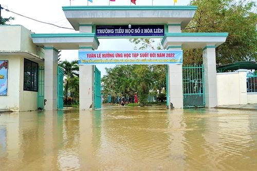 Ba địa phương cho học sinh tạm nghỉ do triều cường, ngập lụt