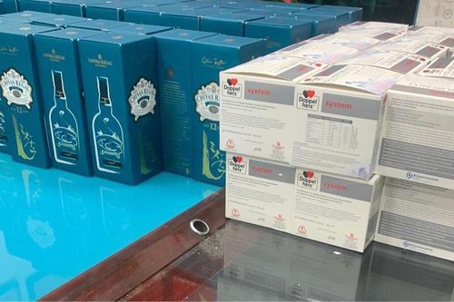 Ai là chủ sở hữu số mỹ phẩm và rượu ngoại