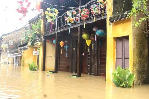 Quảng Nam: Phố cổ Hội An bị ngập sâu trong nước