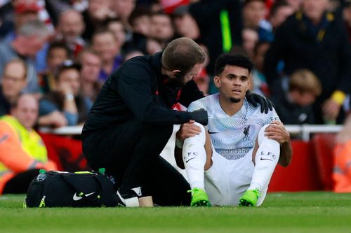 Trụ cột Liverpool nghỉ hết năm vì chấn thương đầu gối