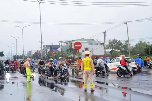 Quốc lộ 1A qua Quảng Nam ngập sâu, chia cắt giao thông
