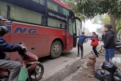 Hà Nội cắm biển 41 điểm đón, trả khách cho xe khách tuyến cố định