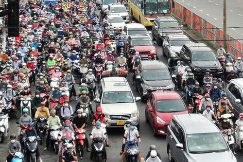 Giao thông tại TPHCM tiếp tục căng thẳng
