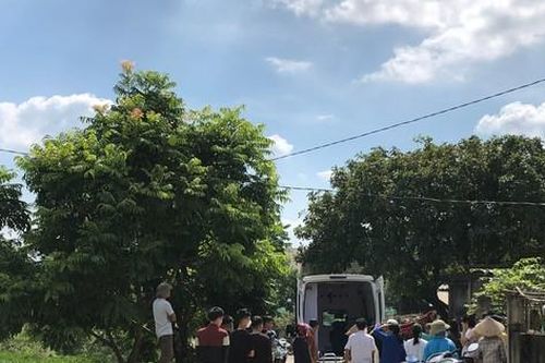 Nam sinh lớp 12 bị đâm tử vong trên đường đi học về