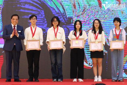 5 thủ khoa toàn quốc năm 2022 chọn học ĐH Ngoại thương