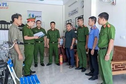 Bắt nguyên Phó Giám đốc Công ty Cổ phần dâu tằm tơ Mộc Châu