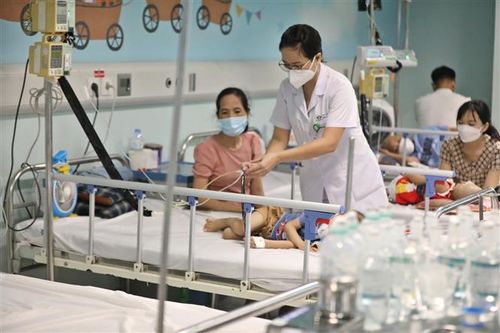 Nhân lực điều dưỡng của Việt Nam đang 'thiếu thật, thừa ảo'
