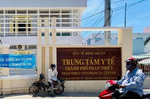 Phê bình nghiêm khắc Giám đốc Trung tâm Y tế chỉ đạo chuẩn đoán khác với tình hình bệnh hiện tại