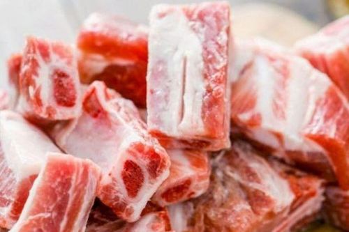 Đi chợ chọn sườn heo ngon