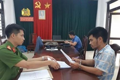 Sau khi hút 'cỏ Mỹ', thanh niên xách búa đi đập phá 6 ôtô của người dân