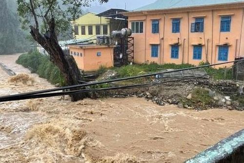 Xót xa những con người tử nạn trong mưa lũ ở Trung Bộ