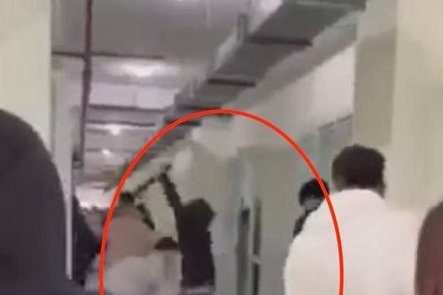 Kinh hoàng clip sinh viên trường Đại học Tài nguyên và Môi trường ẩu đả