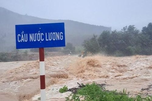 Bình Định: Mưa lớn kéo dài, nước các dòng sông lên cao