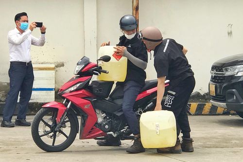 Hiểm nguy từ những chiếc can tích trữ xăng