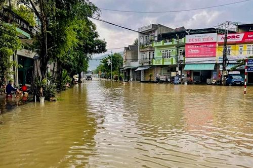 Lũ dâng cao bất thường, Phú Yên sơ tán khẩn cấp 320 hộ dân