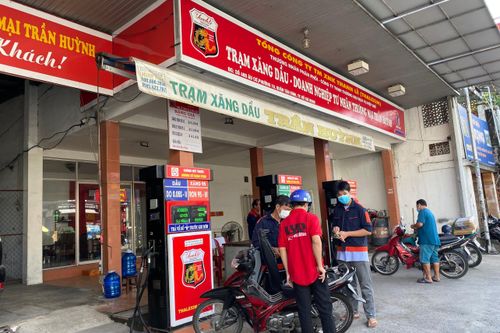 Người TP.HCM đã dễ đổ xăng hơn