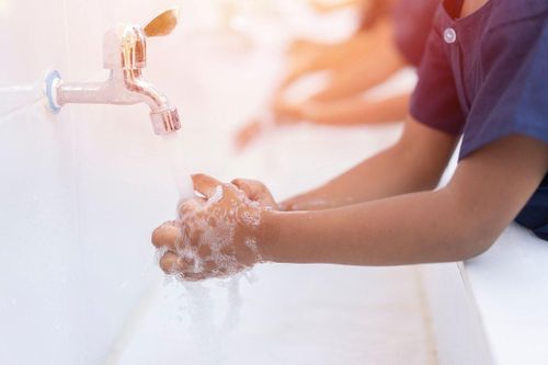 TP.HCM yêu cầu nhà vệ sinh trường học phải có xà phòng rửa tay