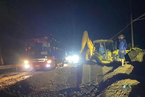 Mưa lũ làm sạt lở nhiều quốc lộ, Phú Yên kiến nghị tình trạng khẩn cấp