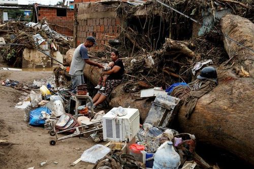 Bão, lũ gây thiệt hại tại nhiều nước