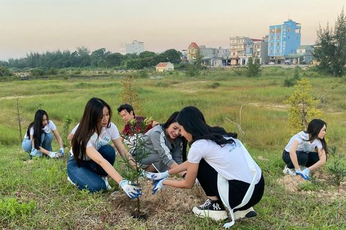 Hoa hậu Biển đảo Việt Nam năm 2022 tham gia bảo vệ môi trường biển tại huyện Cô Tô