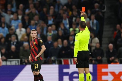 Man City trở thành đội bóng đầu tiên vào vòng 16 Champions League