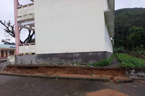 Bình Định có khoảng 42.200 học sinh không thể đến trường do mưa lũ