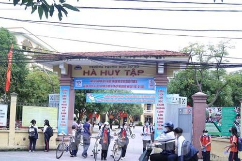 Bất cập học phí tại Nghệ An: Một lớp học, 2 mức thu