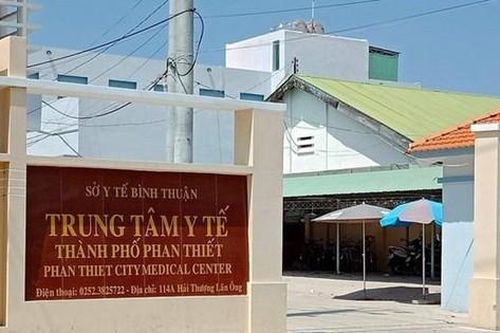Giám đốc bệnh viện thành phố chỉ đạo chẩn đoán bệnh nhẹ thành... nặng