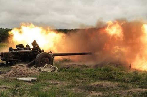 Pháo chống tăng MT-12 Rapira của Nga khai hỏa trong chiến dịch quân sự đặc biệt ở Ukraine