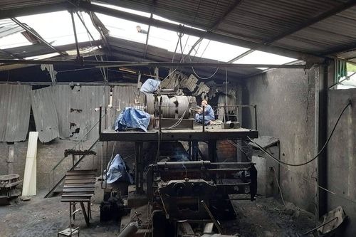 Đạn phát nổ trong nhà máy sản xuất gạch, nhiều máy móc bị hỏng