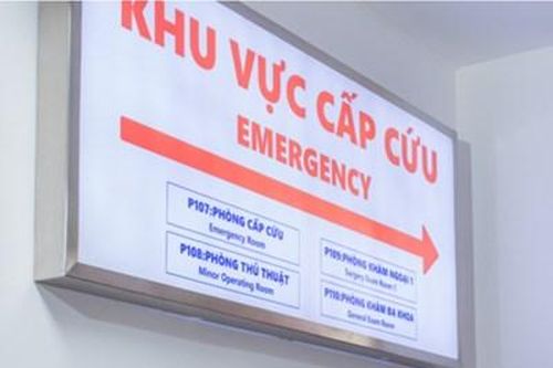 Hy hữu bé gái nhập viện cấp cứu vì uống nhầm chai xăng để trong tủ lạnh