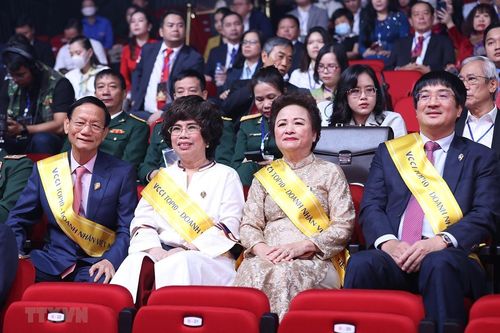 Tôn vinh top 10 doanh nhân Việt Nam tiêu biểu năm 2022