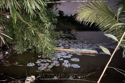 Chèo thuyền ra hồ hái bông súng, nam thanh niên đuối nước