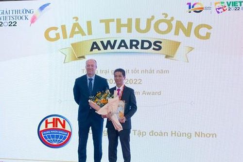 Tập đoàn Hùng Nhơn được vinh danh hạng mục 'Trang trại gà thịt tốt nhất' của Vietstock Awards 2022
