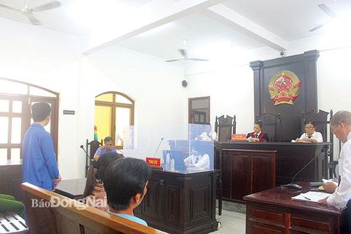 Vướng vòng lao lý vì 'yêu' trẻ em