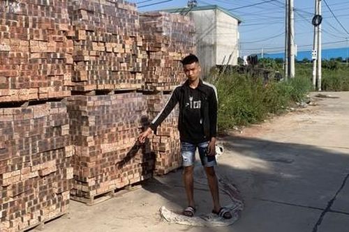 Thanh niên dùng vỏ chai bia tự đập vào đầu rồi báo Công an bị cướp
