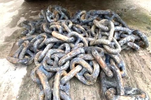 Hai anh em cắt trộm phao, xích neo tàu chống bão của ngư dân