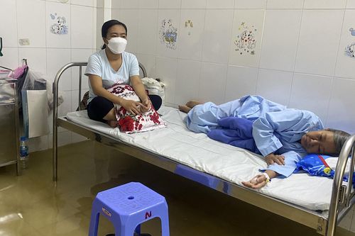 Mênh mông nước trong phòng bệnh nhân ở Cần Thơ