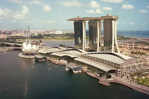 Tiền đang đổ về Singapore