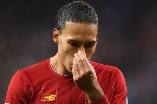 Van Dijk bị chỉ trích vì giữ chân chờ World Cup
