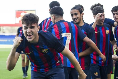 Ngược với đội lớn, trẻ Barca thăng hoa ở Champions League