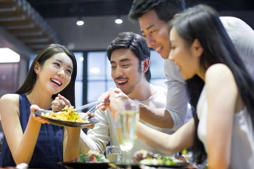 Ăn tối lúc 17h để cơ thể bớt tích tụ mỡ